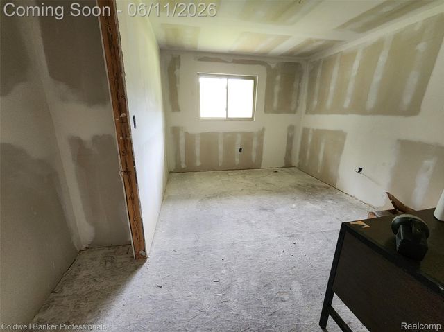 27391 Spring Arbor Drive, Southfield, MI 48076