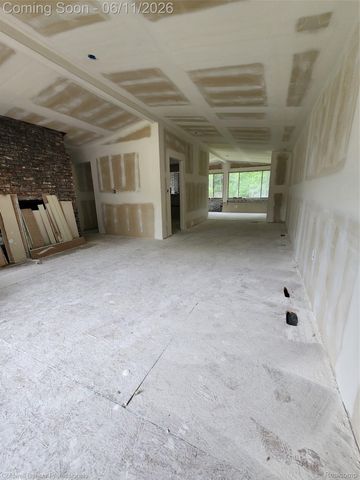 27391 Spring Arbor Drive, Southfield, MI 48076