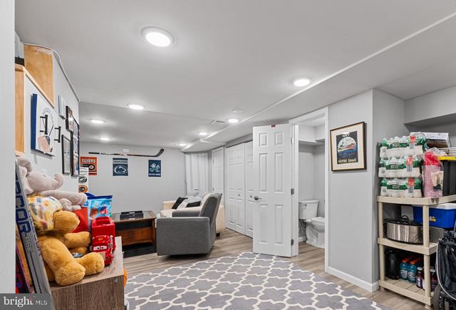 910 FARISTON DR, Drexel Hill, PA 19026