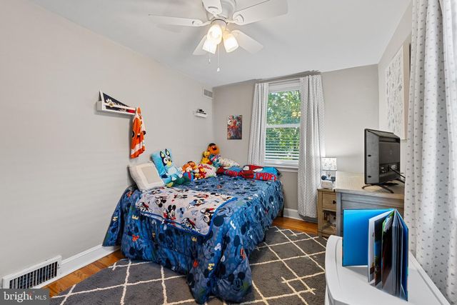 910 FARISTON DR, Drexel Hill, PA 19026