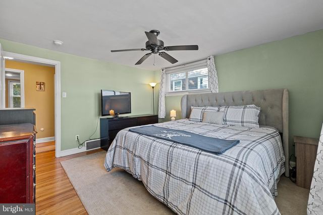 910 FARISTON DR, Drexel Hill, PA 19026