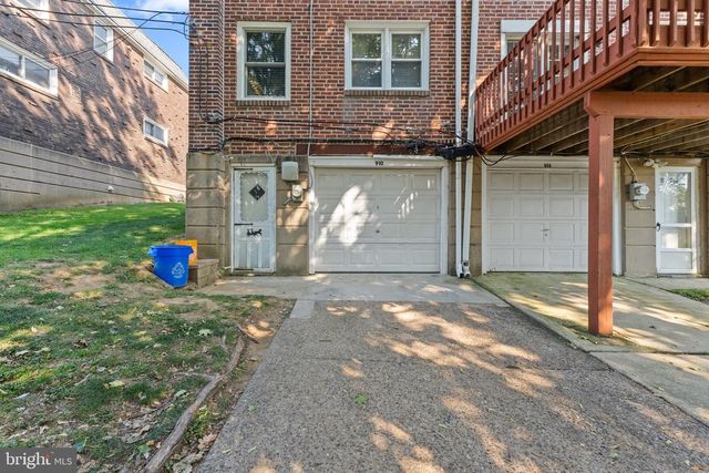 910 FARISTON DR, Drexel Hill, PA 19026