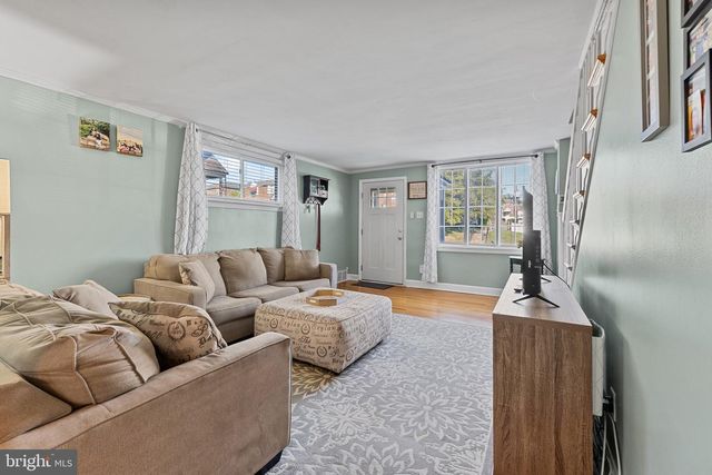 910 FARISTON DR, Drexel Hill, PA 19026