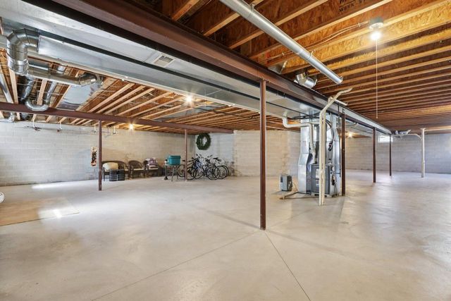 1520 Pamme COURT, West Bend, WI 53090