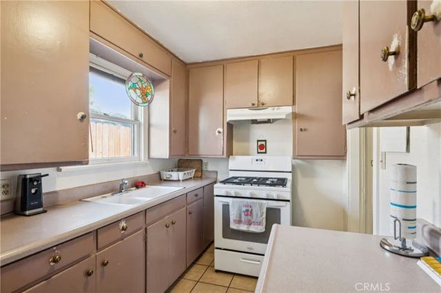 6925 Barton, San Bernardino, CA 92404
