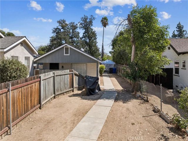6925 Barton, San Bernardino, CA 92404