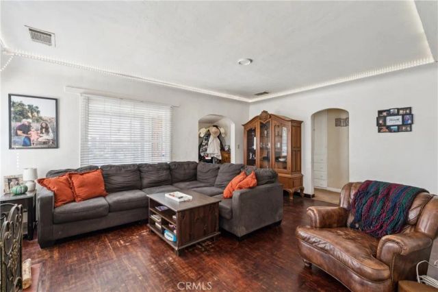 6925 Barton, San Bernardino, CA 92404