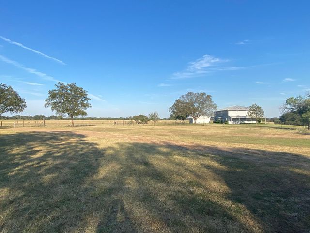 500 Greasy BND, Smithville, TX 78957