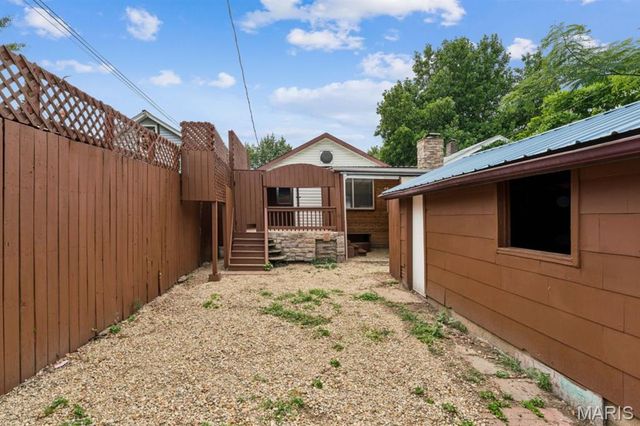 3851 Neosho, St Louis, MO 63116