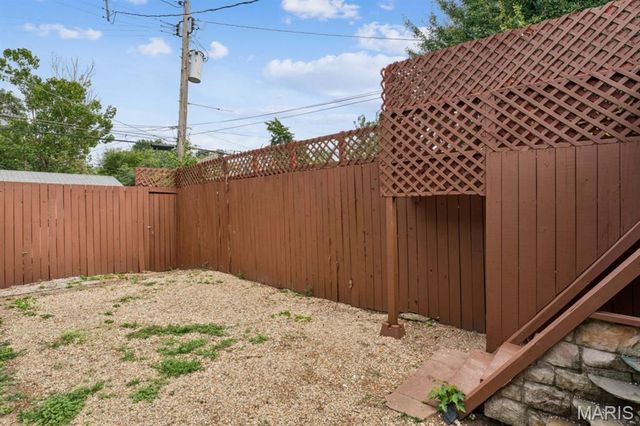 3851 Neosho, St Louis, MO 63116