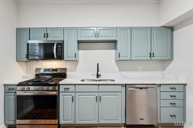3851 Neosho, St Louis, MO 63116