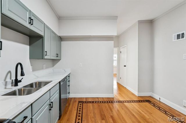 3851 Neosho, St Louis, MO 63116