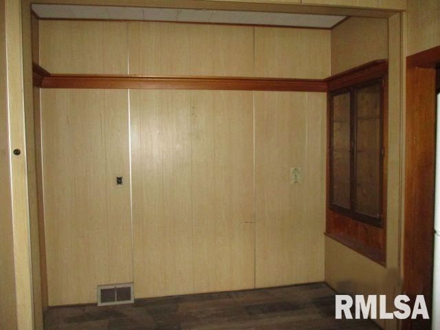 447 N 10TH Avenue, Canton, IL 61520