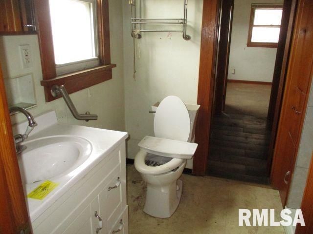 447 N 10TH Avenue, Canton, IL 61520