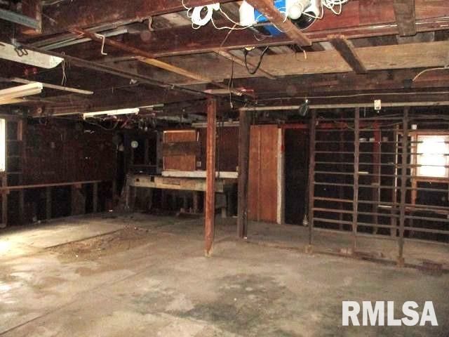 447 N 10TH Avenue, Canton, IL 61520