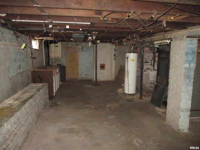 447 N 10TH Avenue, Canton, IL 61520