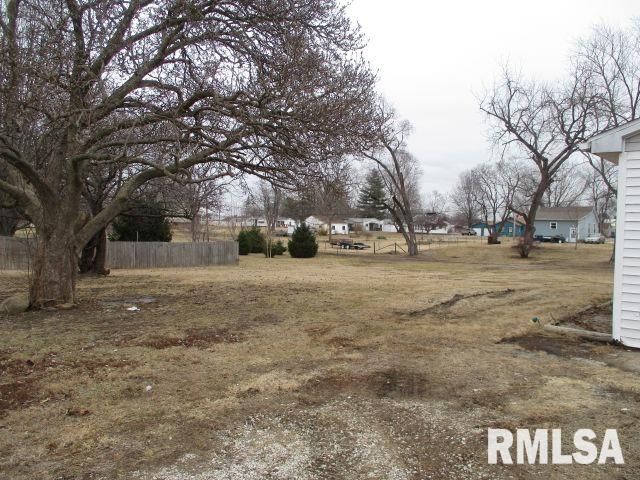 447 N 10TH Avenue, Canton, IL 61520