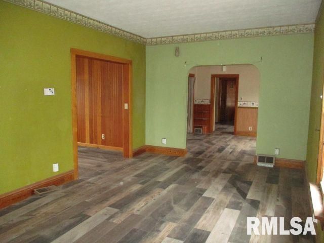 447 N 10TH Avenue, Canton, IL 61520