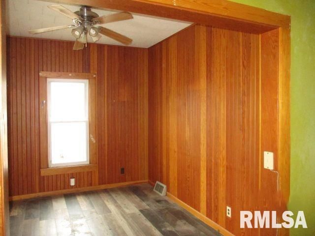 447 N 10TH Avenue, Canton, IL 61520