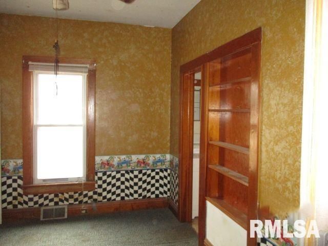 447 N 10TH Avenue, Canton, IL 61520