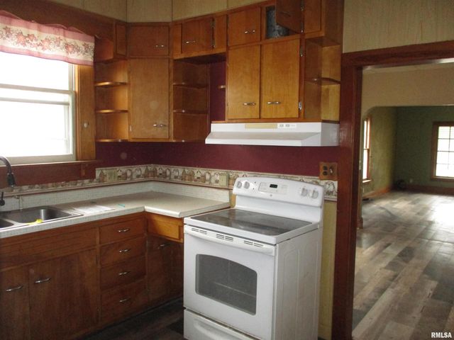 447 N 10TH Avenue, Canton, IL 61520