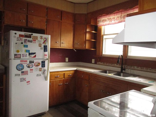 447 N 10TH Avenue, Canton, IL 61520