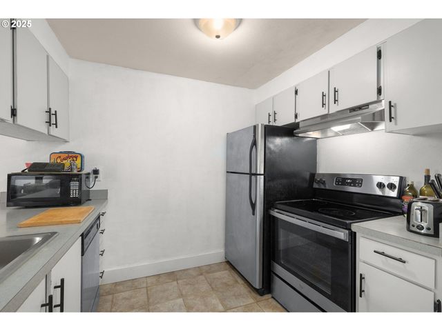 44 EAGLE CREST Dr 19, Lake Oswego, OR 97034