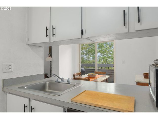 44 EAGLE CREST Dr 19, Lake Oswego, OR 97034