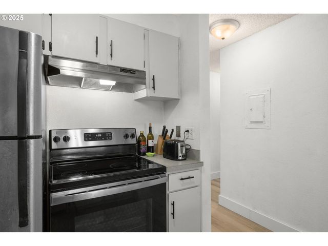 44 EAGLE CREST Dr 19, Lake Oswego, OR 97034