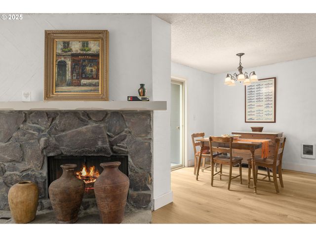 44 EAGLE CREST Dr 19, Lake Oswego, OR 97034