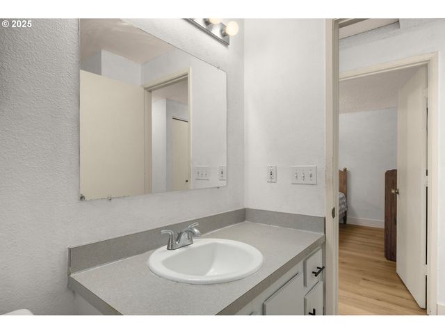 44 EAGLE CREST Dr 19, Lake Oswego, OR 97034