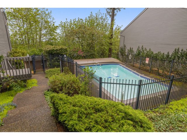 44 EAGLE CREST Dr 19, Lake Oswego, OR 97034