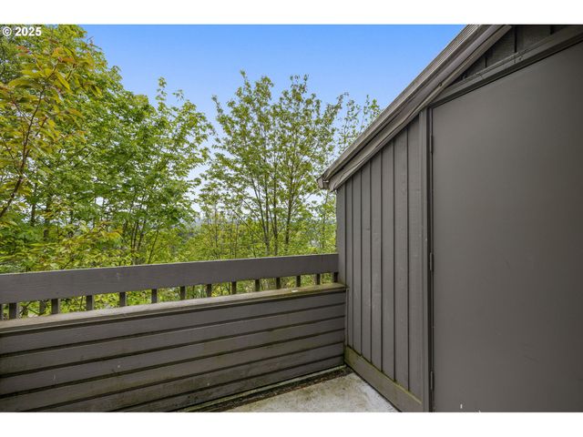 44 EAGLE CREST Dr 19, Lake Oswego, OR 97034
