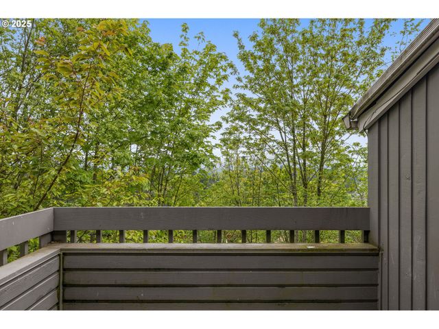 44 EAGLE CREST Dr 19, Lake Oswego, OR 97034