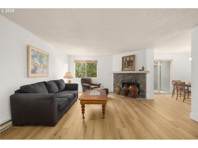 44 EAGLE CREST Dr 19, Lake Oswego, OR 97034