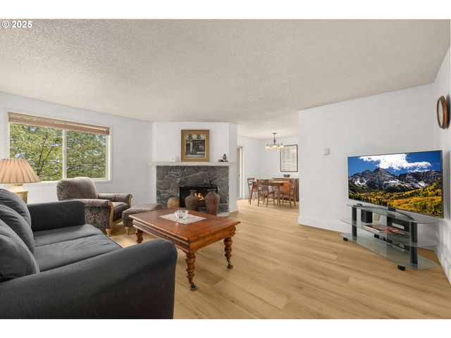 44 EAGLE CREST Dr 19, Lake Oswego, OR 97034