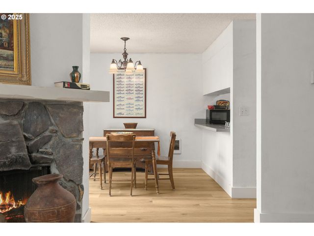 44 EAGLE CREST Dr 19, Lake Oswego, OR 97034