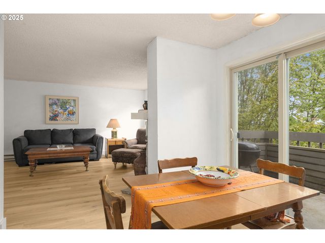 44 EAGLE CREST Dr 19, Lake Oswego, OR 97034