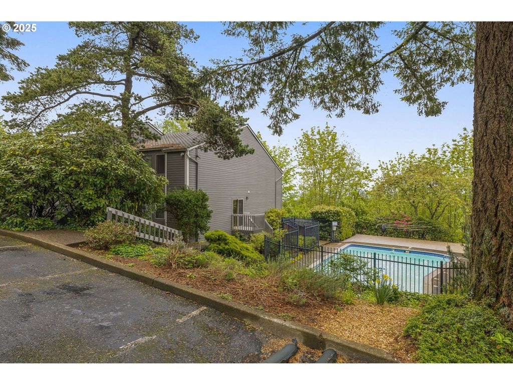 44 EAGLE CREST Dr 19, Lake Oswego, OR 97034