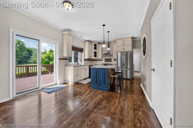 1892 Ring Neck Drive, Rochester, MI 48307