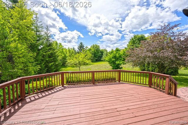 1892 Ring Neck Drive, Rochester, MI 48307