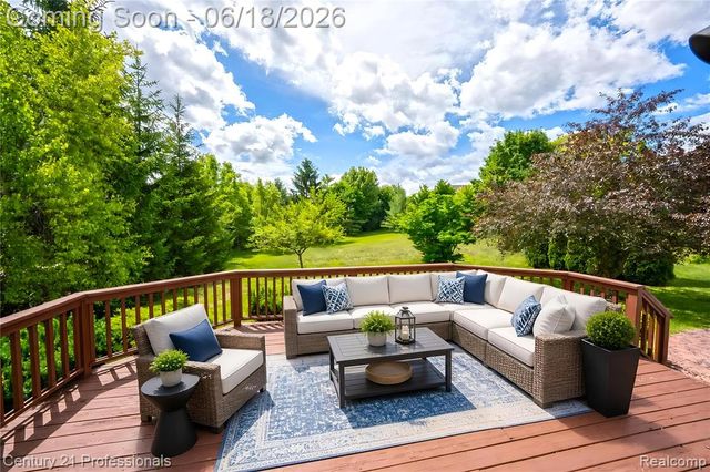 1892 Ring Neck Drive, Rochester, MI 48307