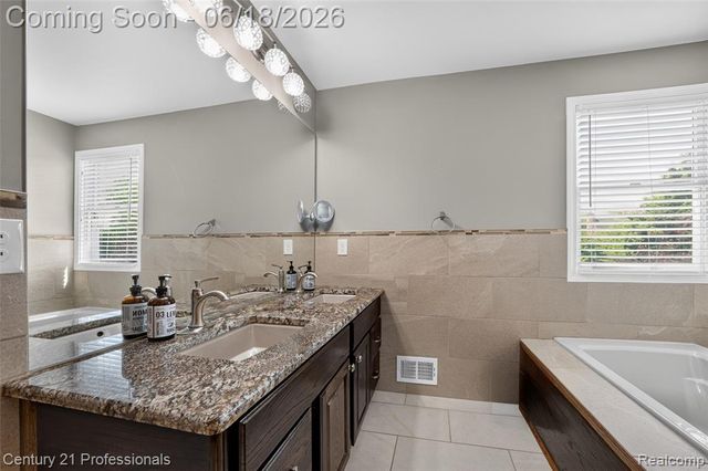 1892 Ring Neck Drive, Rochester, MI 48307