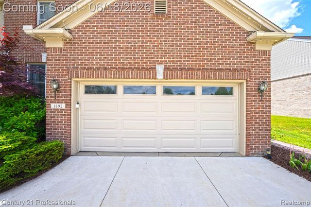 1892 Ring Neck Drive, Rochester, MI 48307