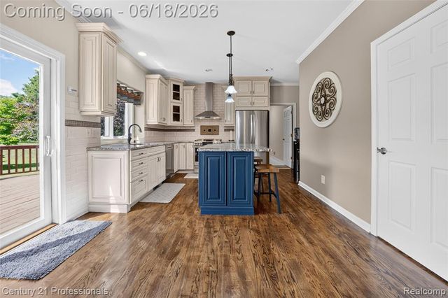 1892 Ring Neck Drive, Rochester, MI 48307