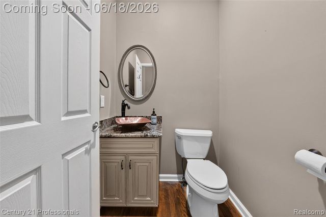 1892 Ring Neck Drive, Rochester, MI 48307