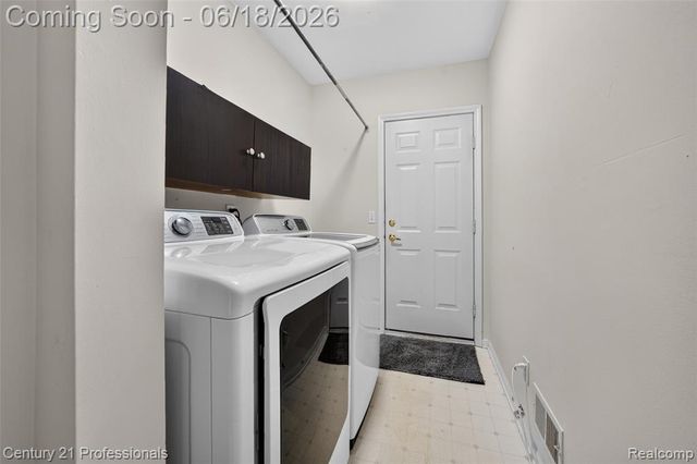 1892 Ring Neck Drive, Rochester, MI 48307