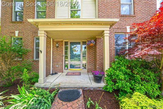 1892 Ring Neck Drive, Rochester, MI 48307