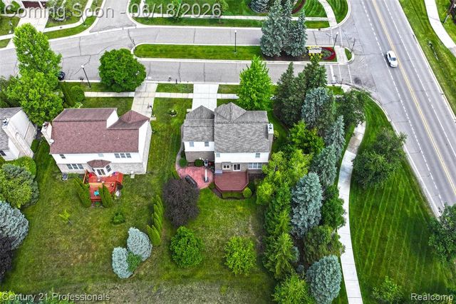 1892 Ring Neck Drive, Rochester, MI 48307