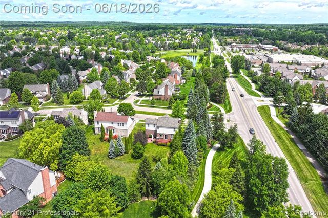 1892 Ring Neck Drive, Rochester, MI 48307